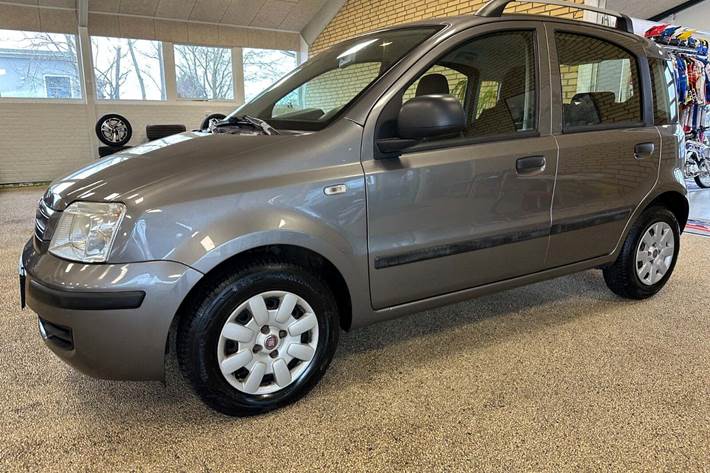 Grå Fiat Panda fra 2011