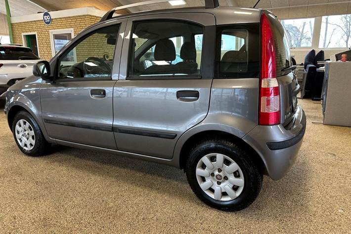Grå Fiat Panda fra 2011