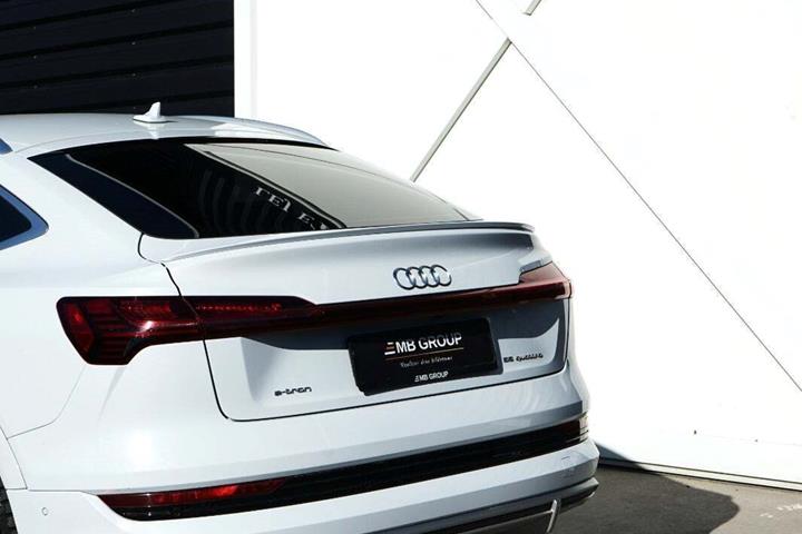 Hvid Audi e-tron fra 2020