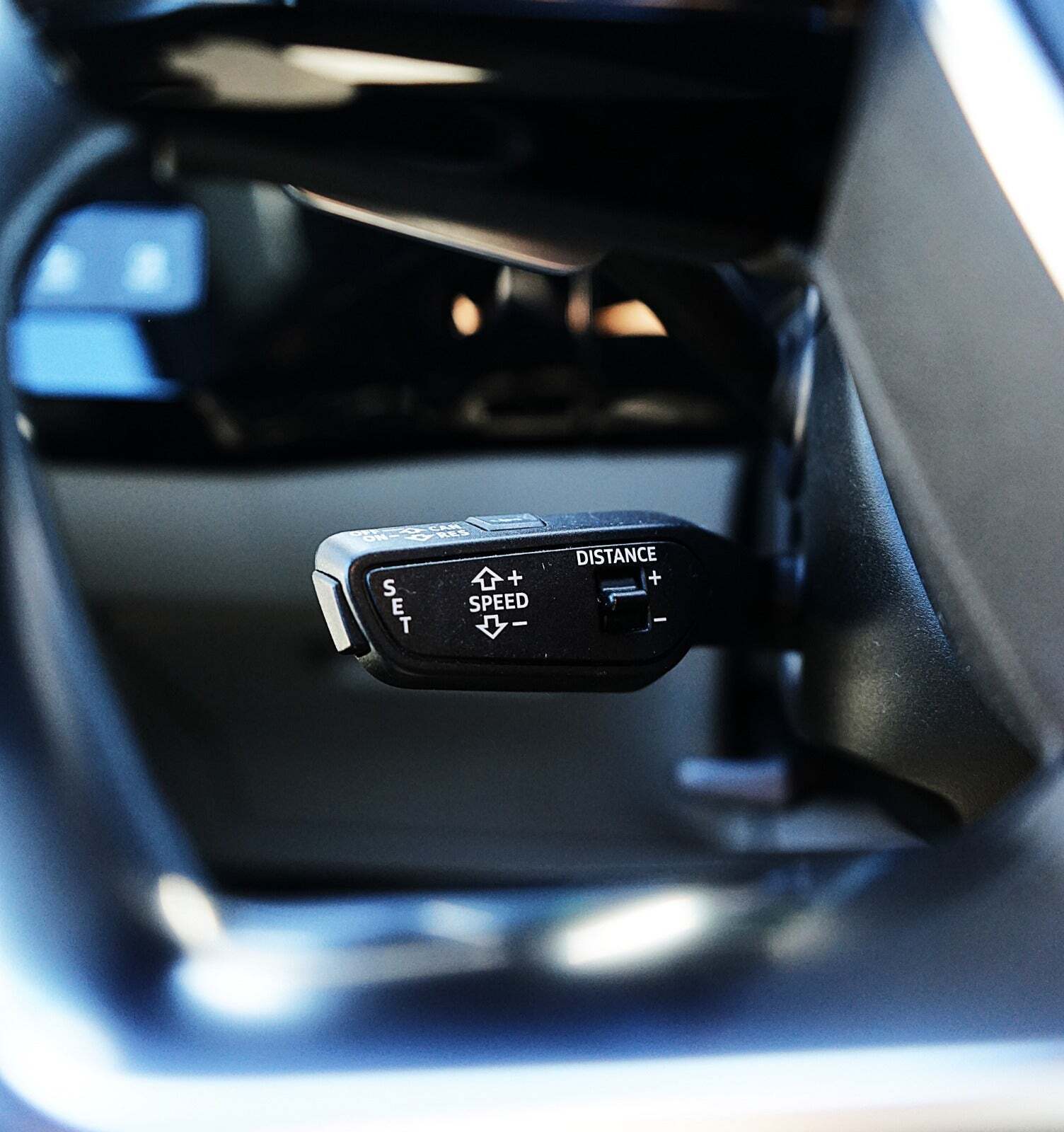 Hvid Audi e-tron fra 2020
