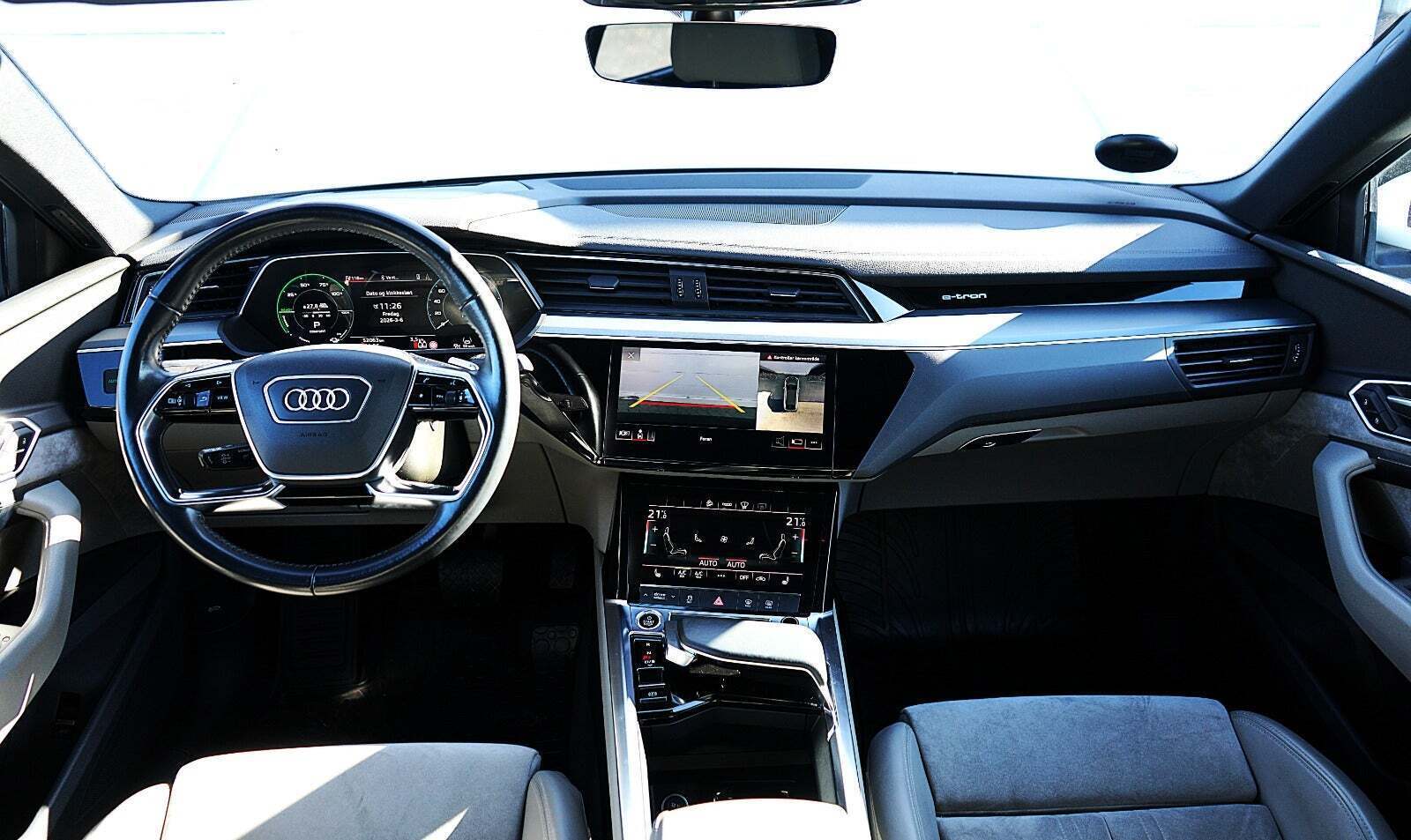 Hvid Audi e-tron fra 2020