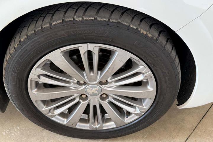 Hvid Peugeot 208 fra 2016