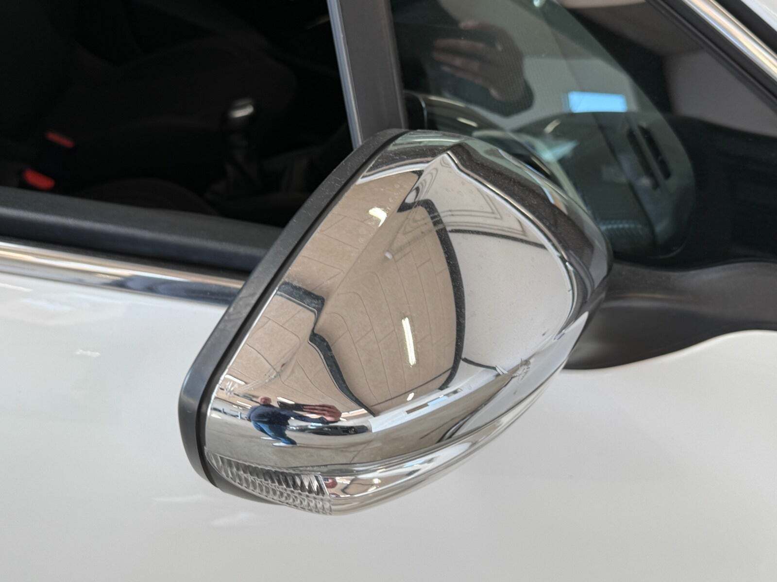Hvid Peugeot 208 fra 2016