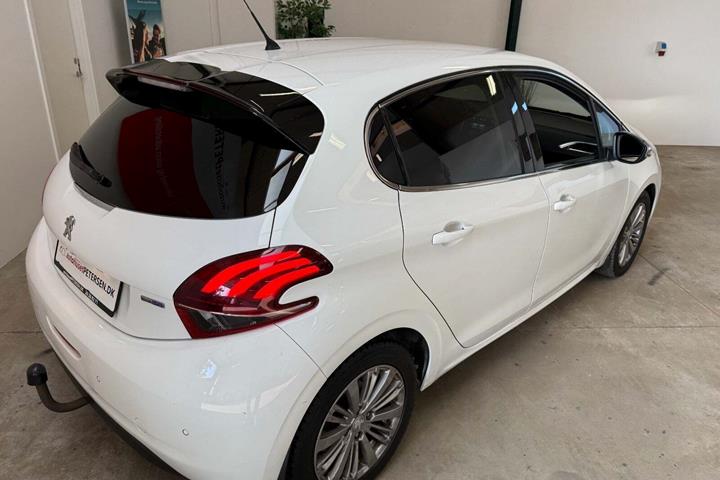 Hvid Peugeot 208 fra 2016