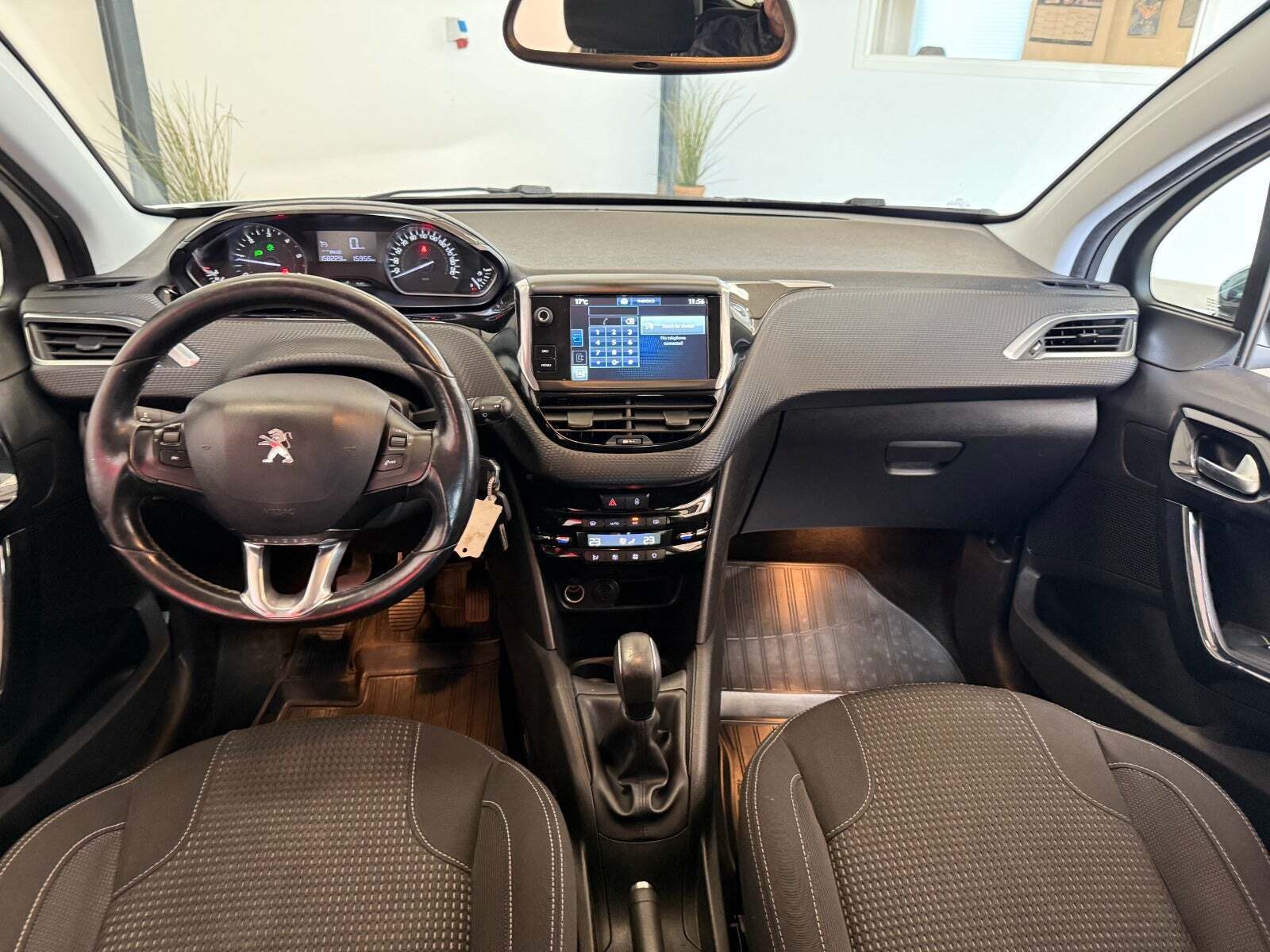 Hvid Peugeot 208 fra 2016