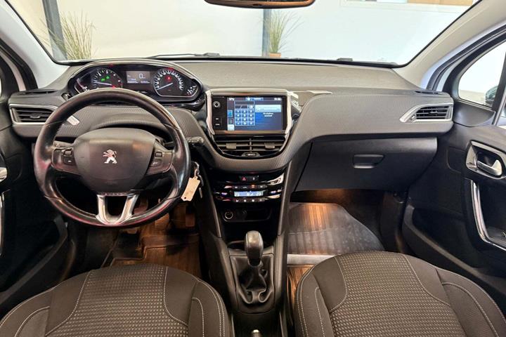 Hvid Peugeot 208 fra 2016