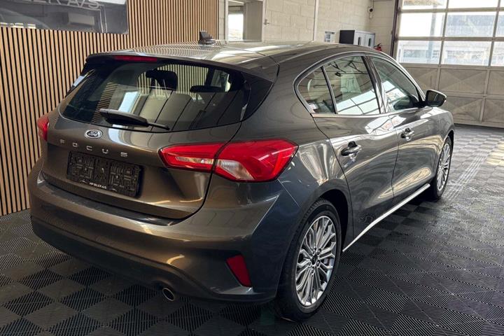 Grå Ford Focus fra 2020