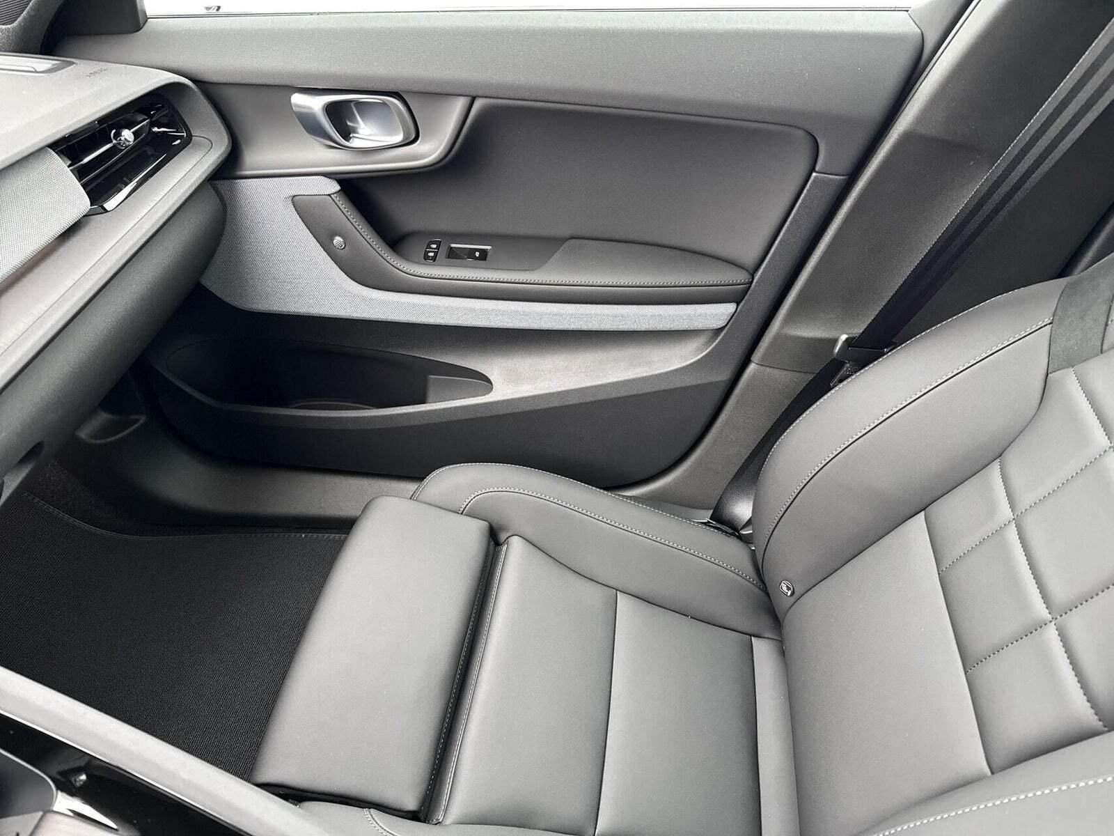 Sort Polestar 2 fra 2026