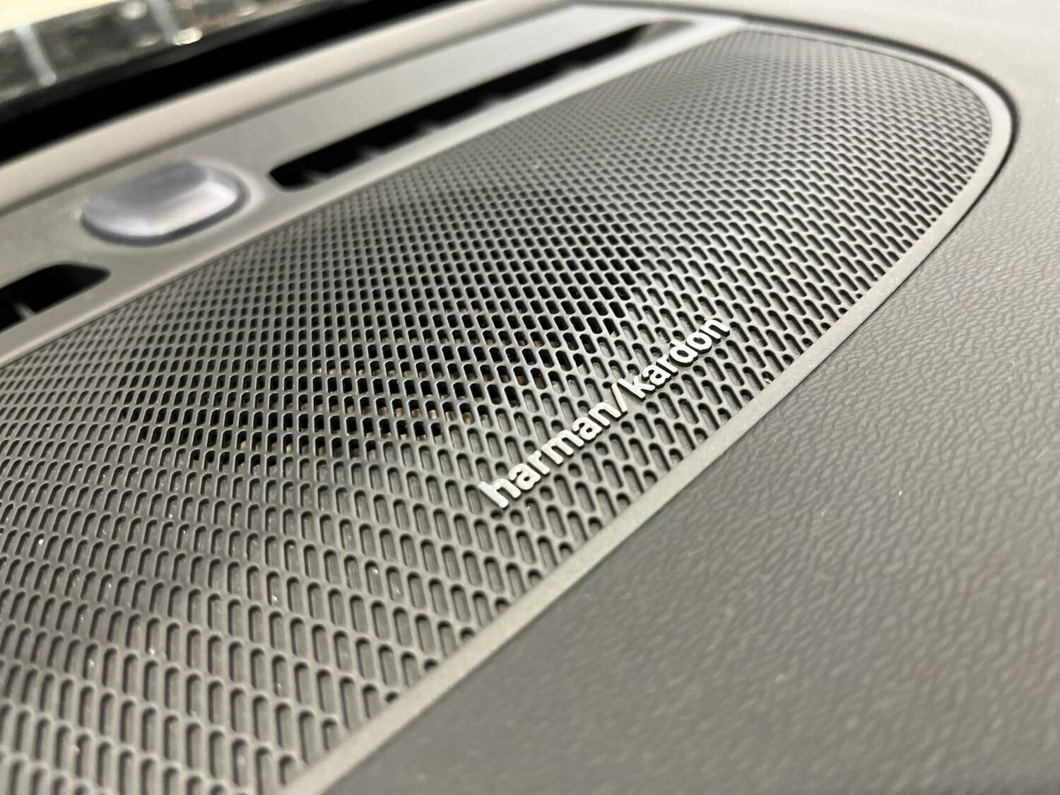 Sort Volvo XC40 fra 2024