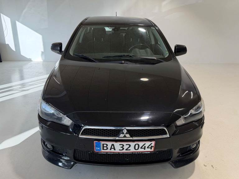 Mitsubishi Lancer 1,8 Intense SportSedan CVT