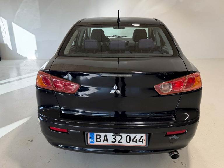 Mitsubishi Lancer 1,8 Intense SportSedan CVT