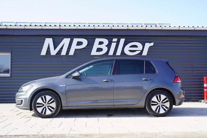 Grå VW e-Golf VII fra 2017