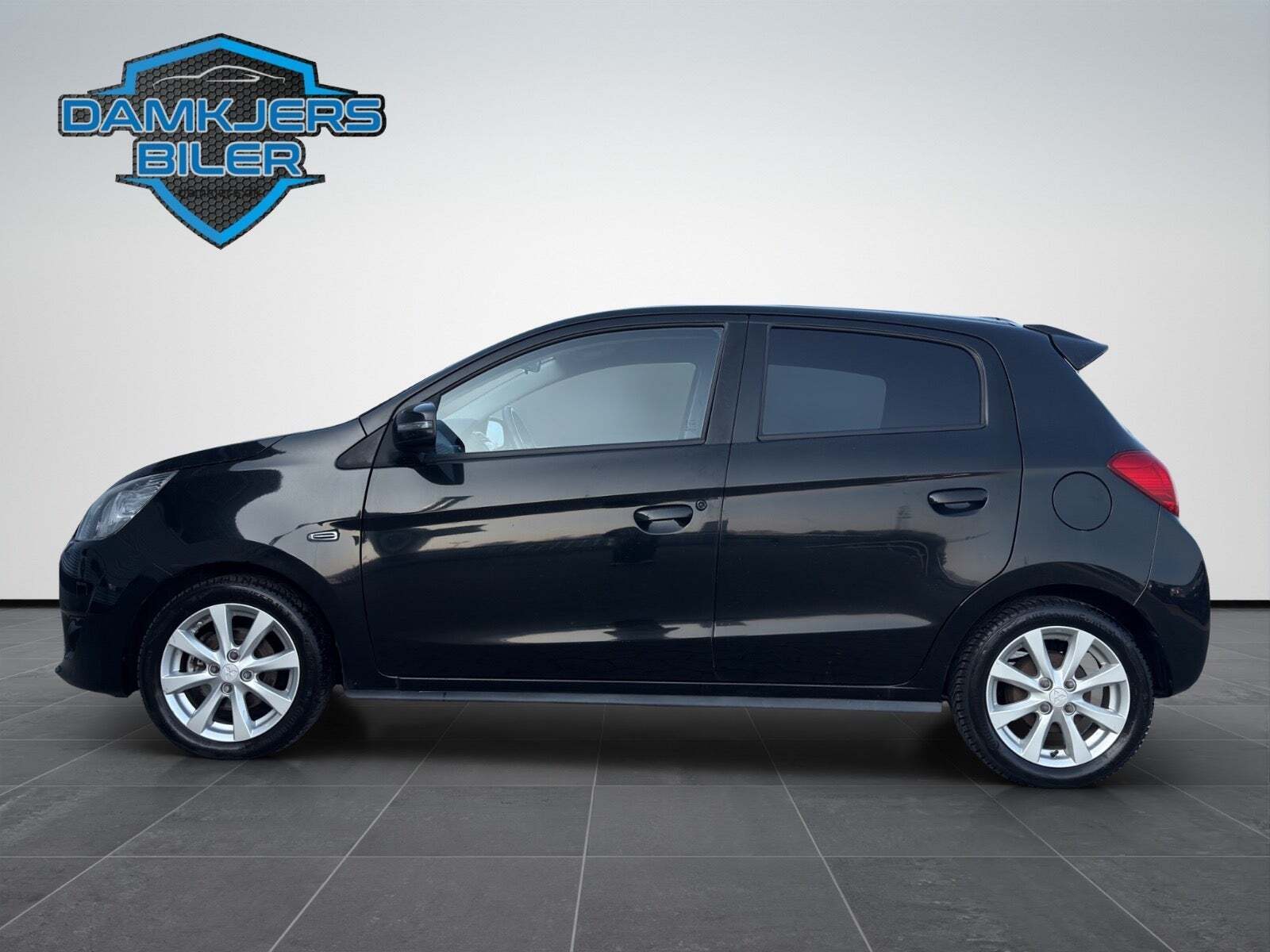 Sort Mitsubishi Space Star fra 2015