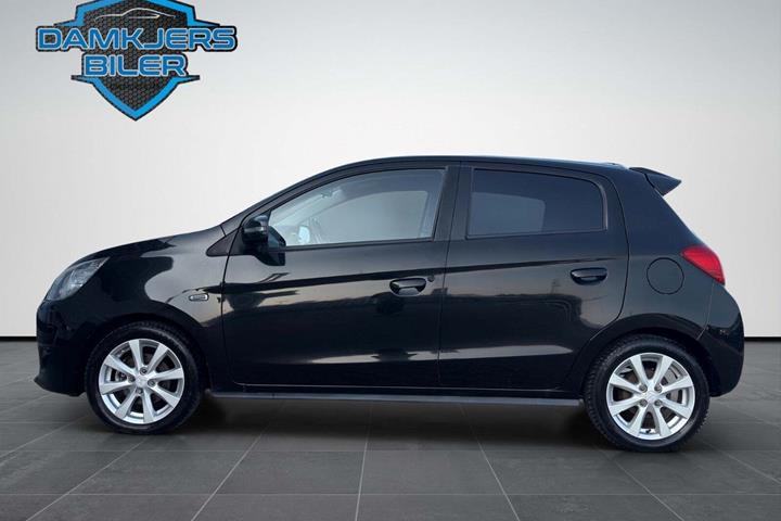 Sort Mitsubishi Space Star fra 2015