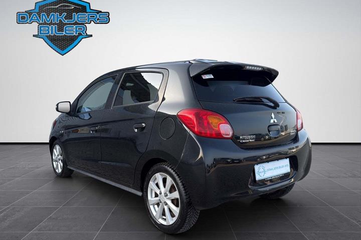 Sort Mitsubishi Space Star fra 2015