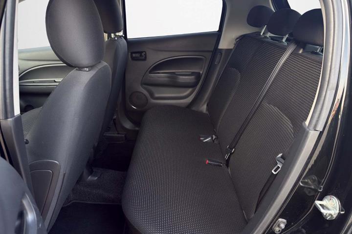 Sort Mitsubishi Space Star fra 2015