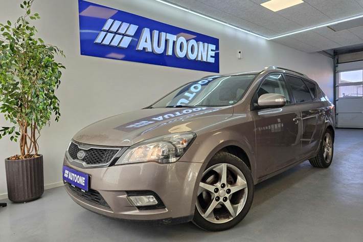 Beige Kia Ceed fra 2010