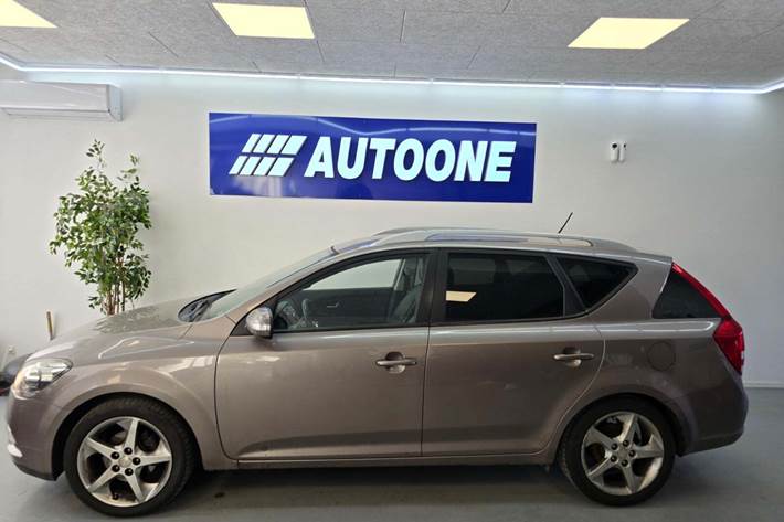 Beige Kia Ceed fra 2010