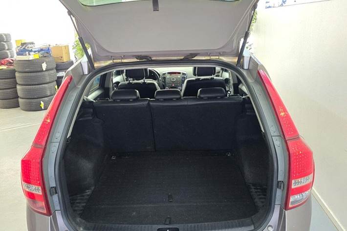 Beige Kia Ceed fra 2010