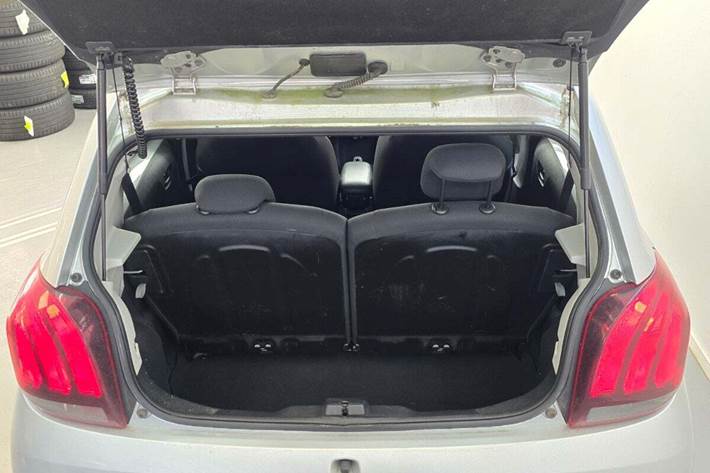 Sølv Peugeot 108 fra 2014