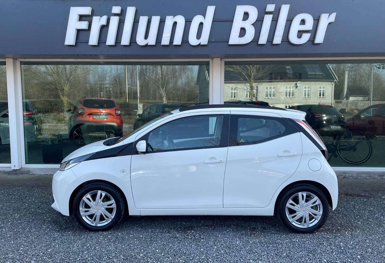 Hvid Toyota Aygo fra 2015