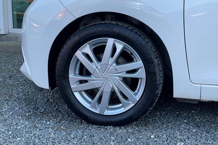 Hvid Toyota Aygo fra 2015