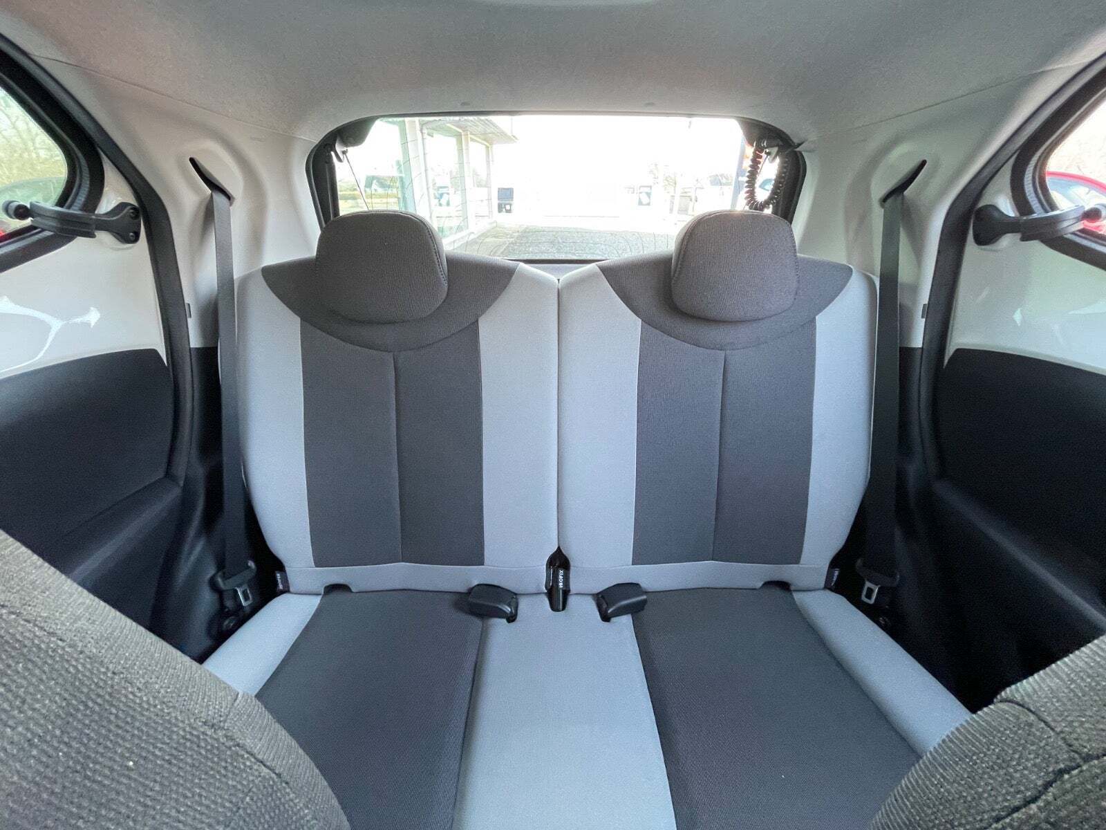 Hvid Toyota Aygo fra 2015