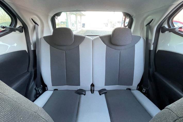 Hvid Toyota Aygo fra 2015