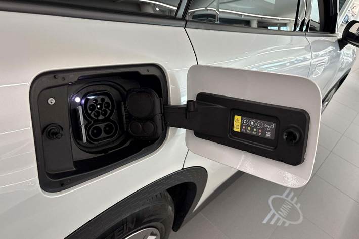 Hvid Mini Countryman E fra 2025