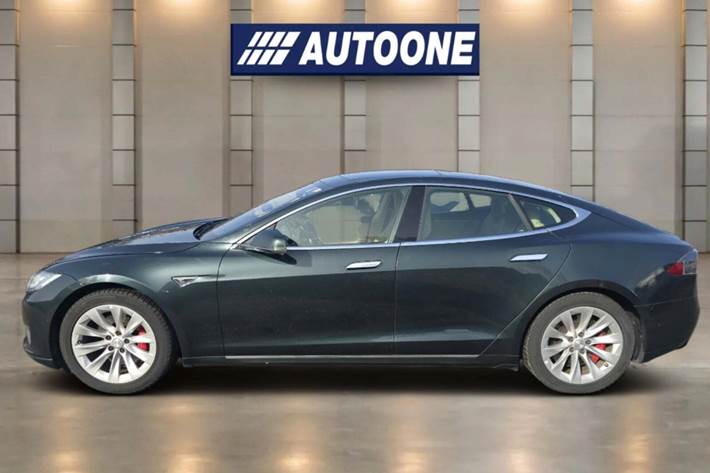 Grøn Tesla Model S fra 2014