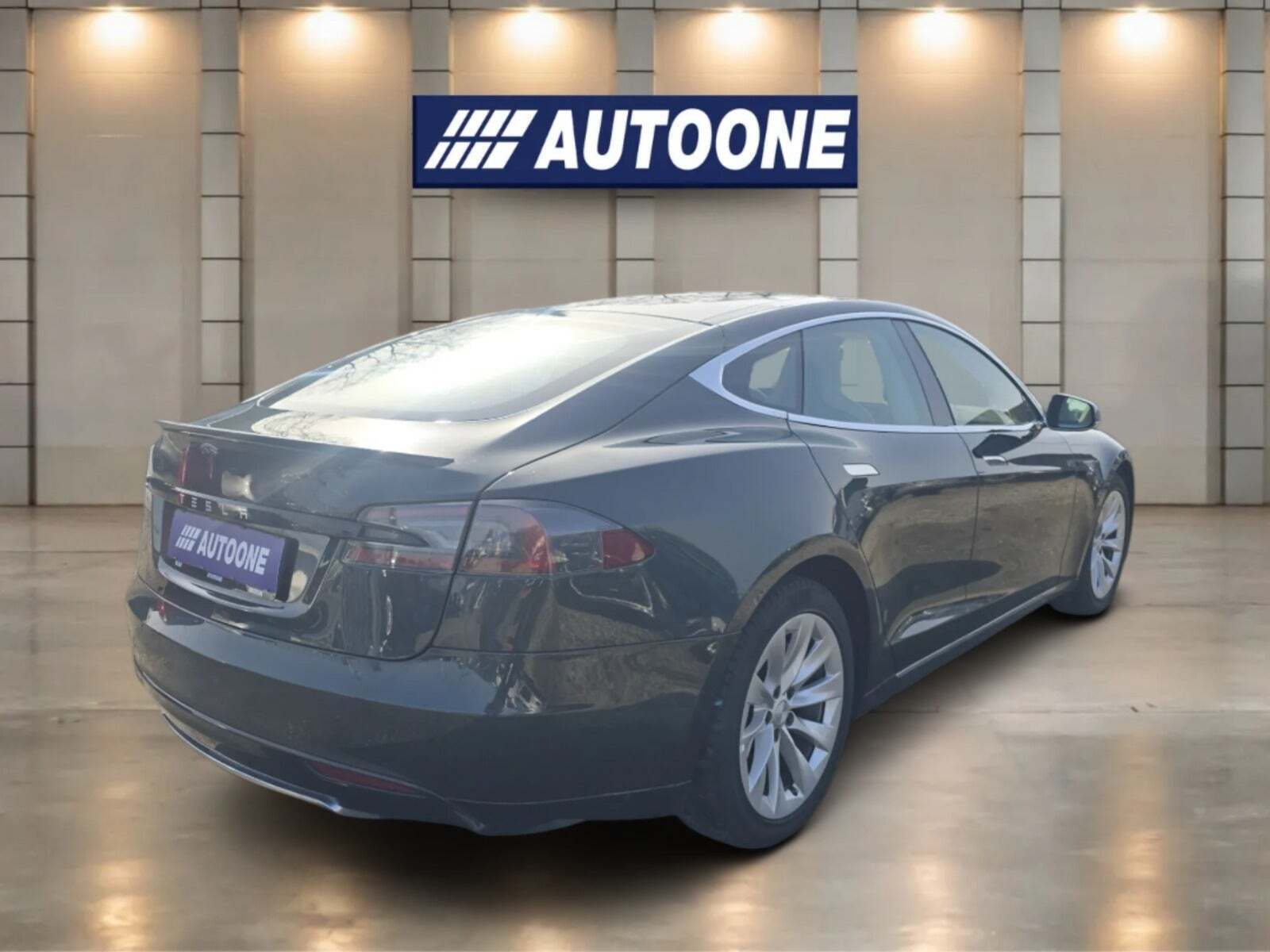 Tesla Model S 85