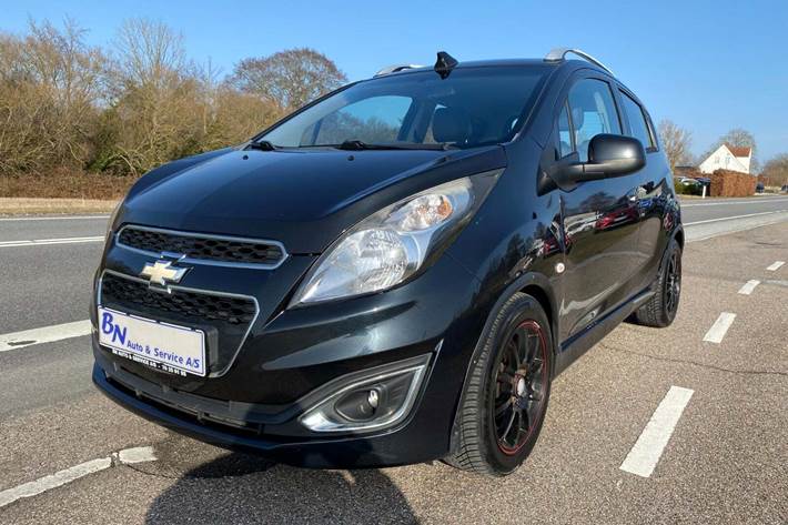 Sort Chevrolet Spark fra 2013 set udefra