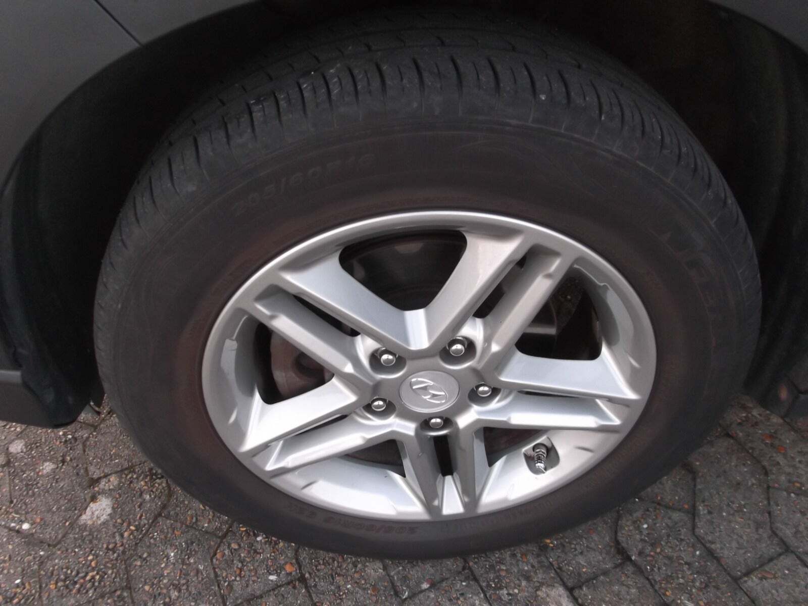 Grå Hyundai Kona fra 2018