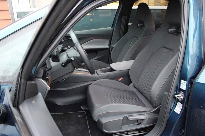 Blå Cupra Born fra 2023