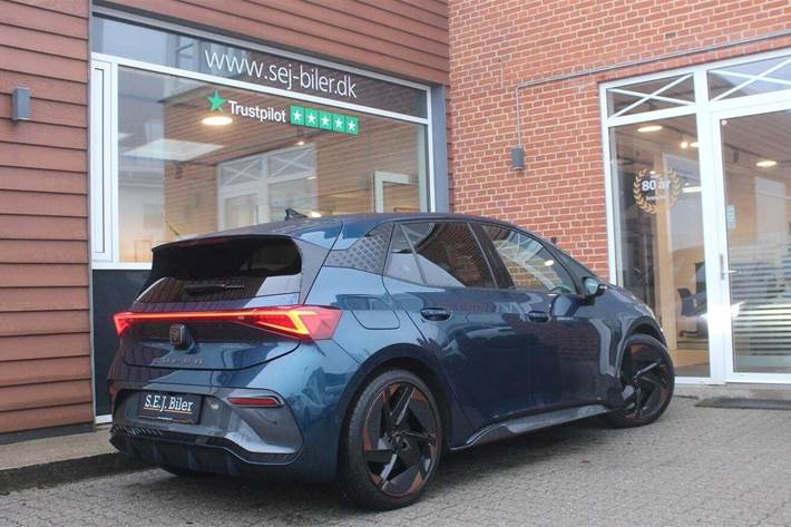 Blå Cupra Born fra 2023