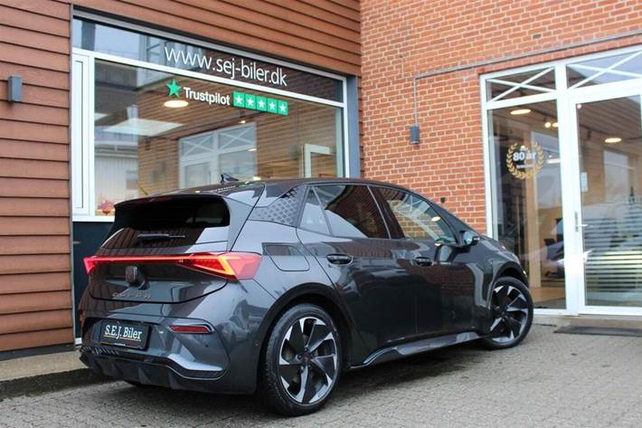 Grå Cupra Born fra 2023