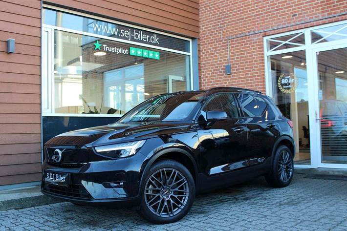 Sort Volvo XC40 fra 2023