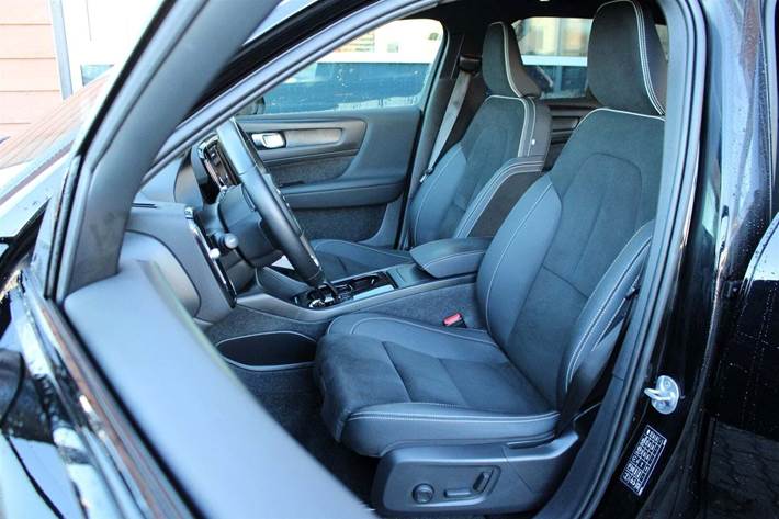 Sort Volvo XC40 fra 2023