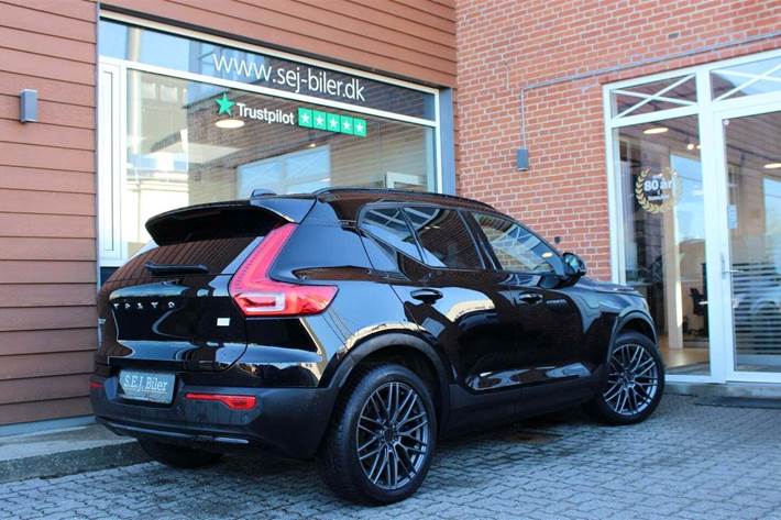 Sort Volvo XC40 fra 2023