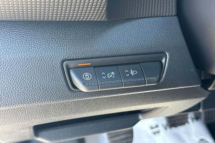 Hvid Renault Trafic fra 2025