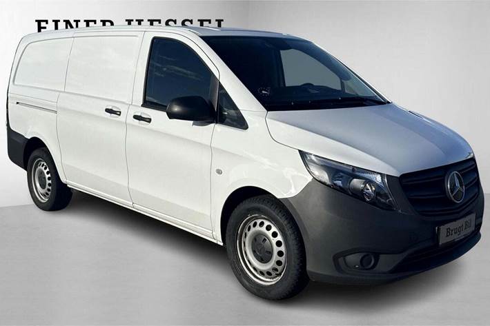 Hvid Mercedes Vito 114 fra 2022