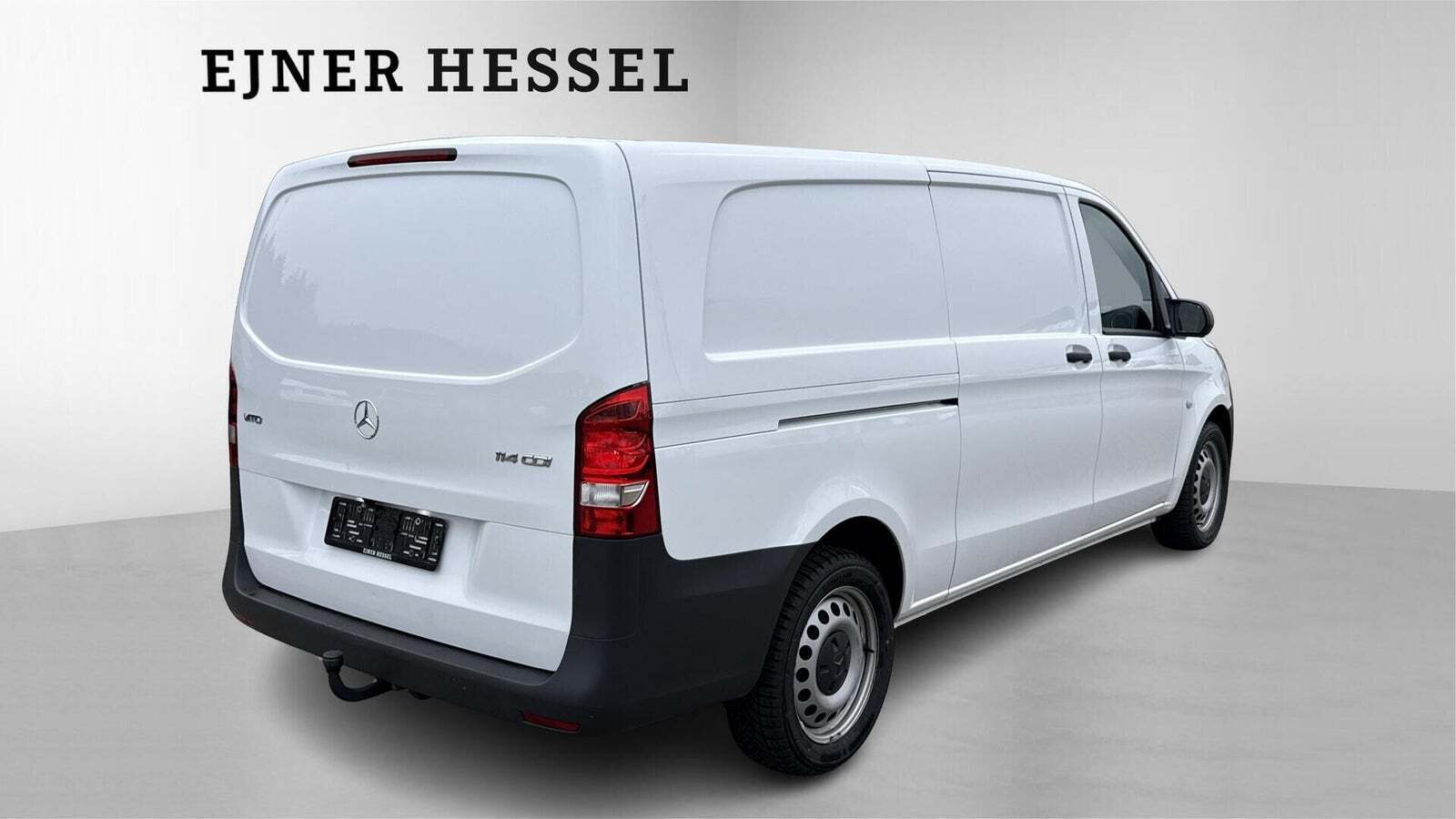 Hvid Mercedes Vito 114 fra 2023