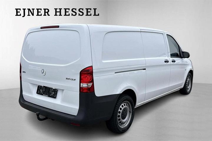 Hvid Mercedes Vito 114 fra 2023