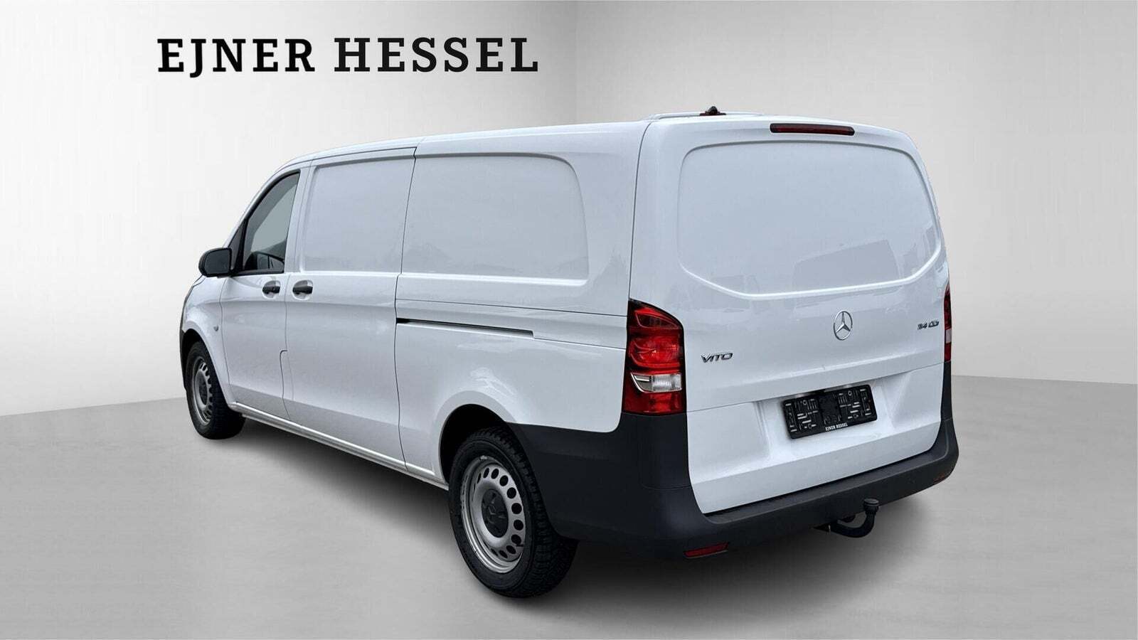 Hvid Mercedes Vito 114 fra 2023