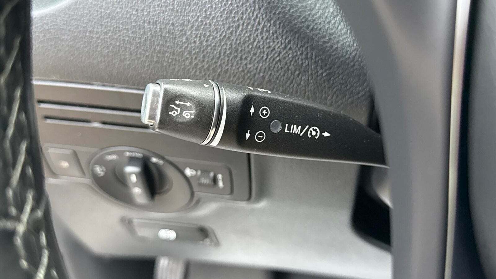 Hvid Mercedes Vito 114 fra 2023