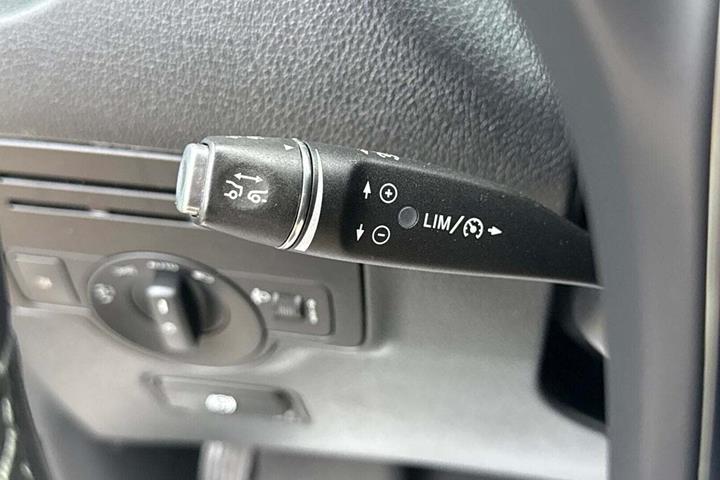 Hvid Mercedes Vito 114 fra 2023