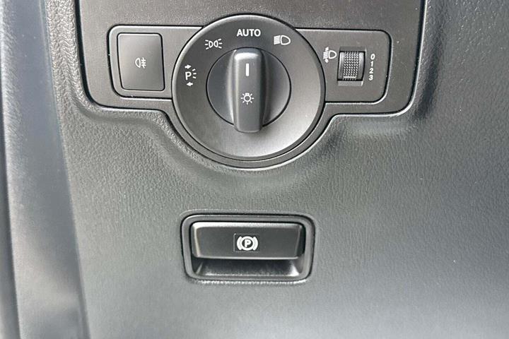 Hvid Mercedes Vito 114 fra 2023