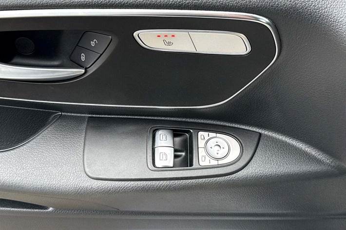 Hvid Mercedes Vito 114 fra 2023