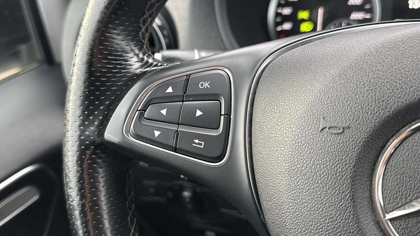 Hvid Mercedes Vito 114 fra 2021