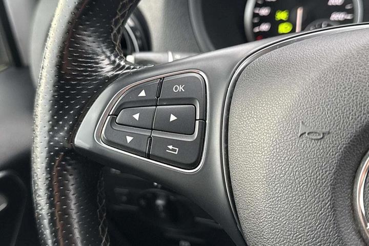Hvid Mercedes Vito 114 fra 2021